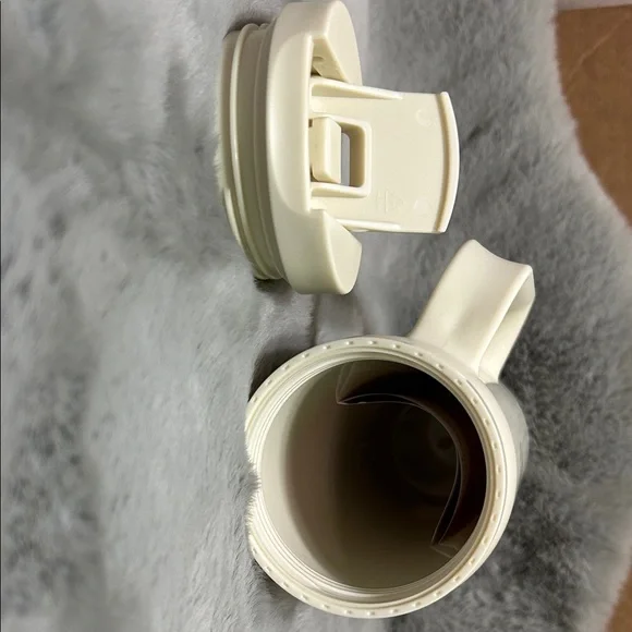 Starbucks Cream Tall Travel Mug with Side Handle - Picture 5 of 6